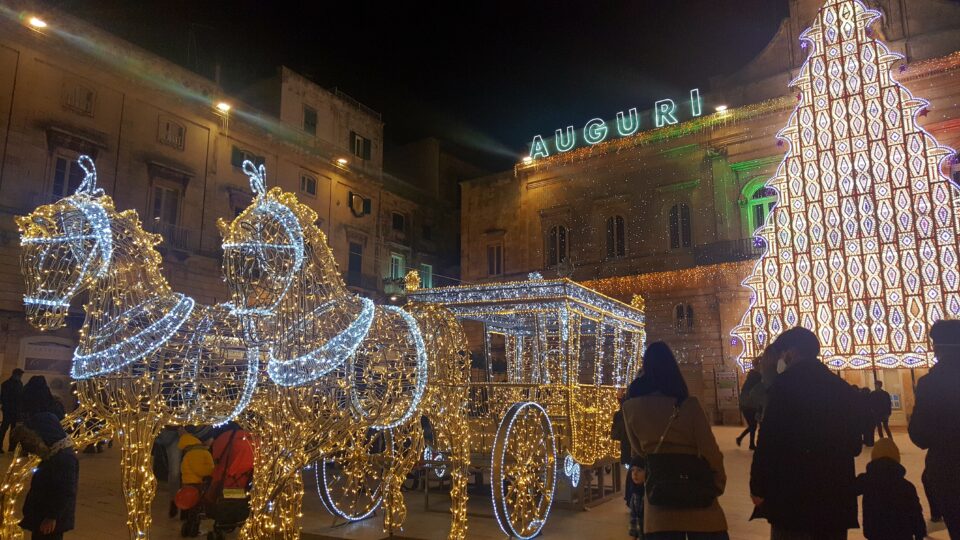 Le luci di Natale a Ostuni, per la gioia di grandi e bambini