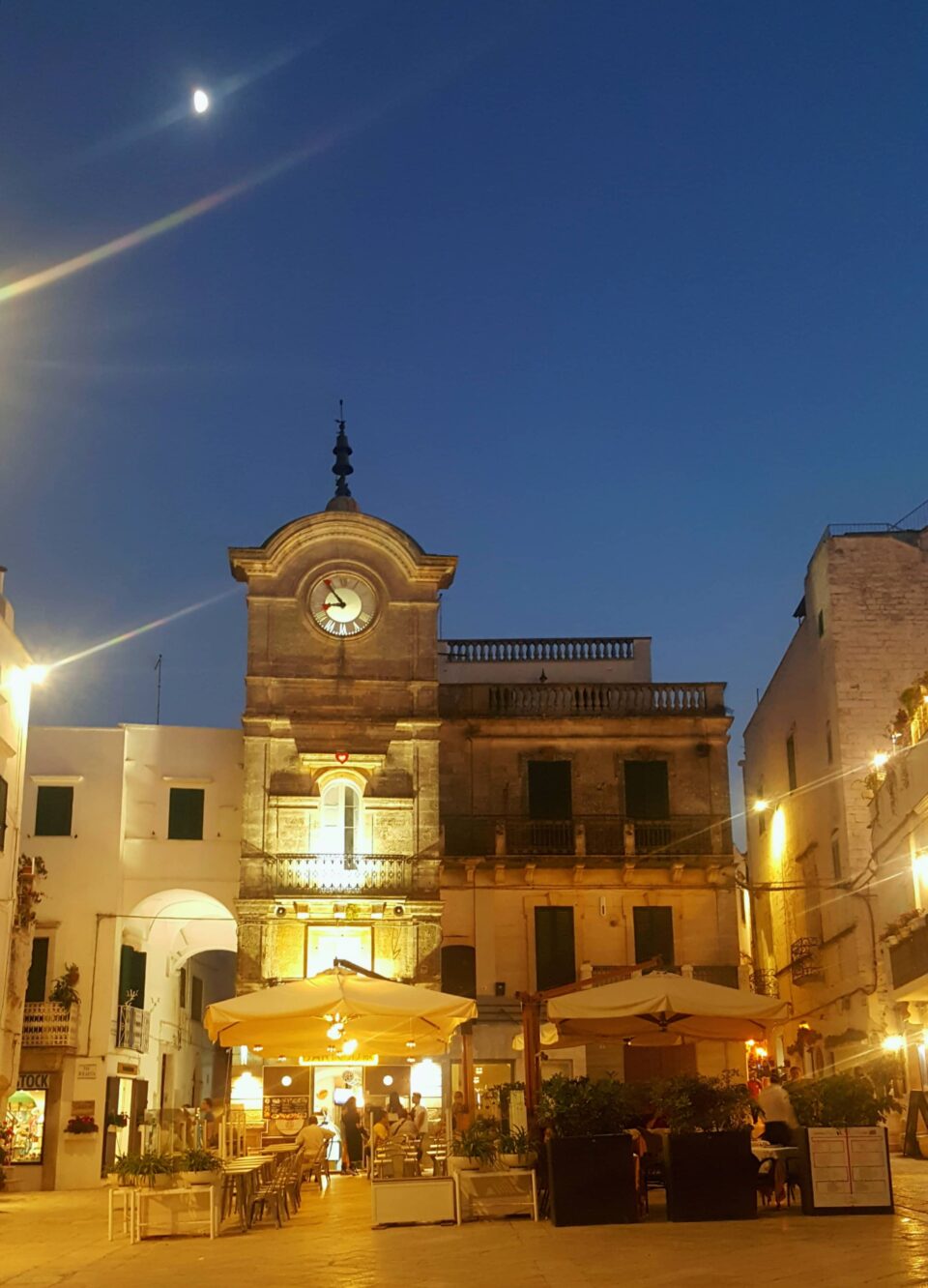 Torre dell'orologio a Cisternino