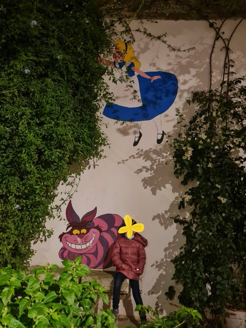 Un murale dedicato ad Alice nel paese delle meraviglie