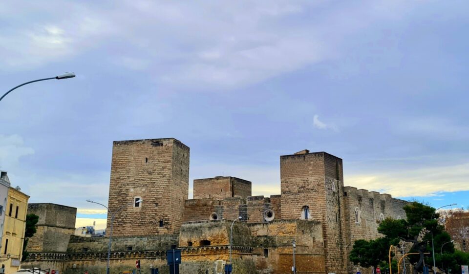 Il Castello "svevo" di Bari con la sua magica aura che rimanda a principesse e cavalieri