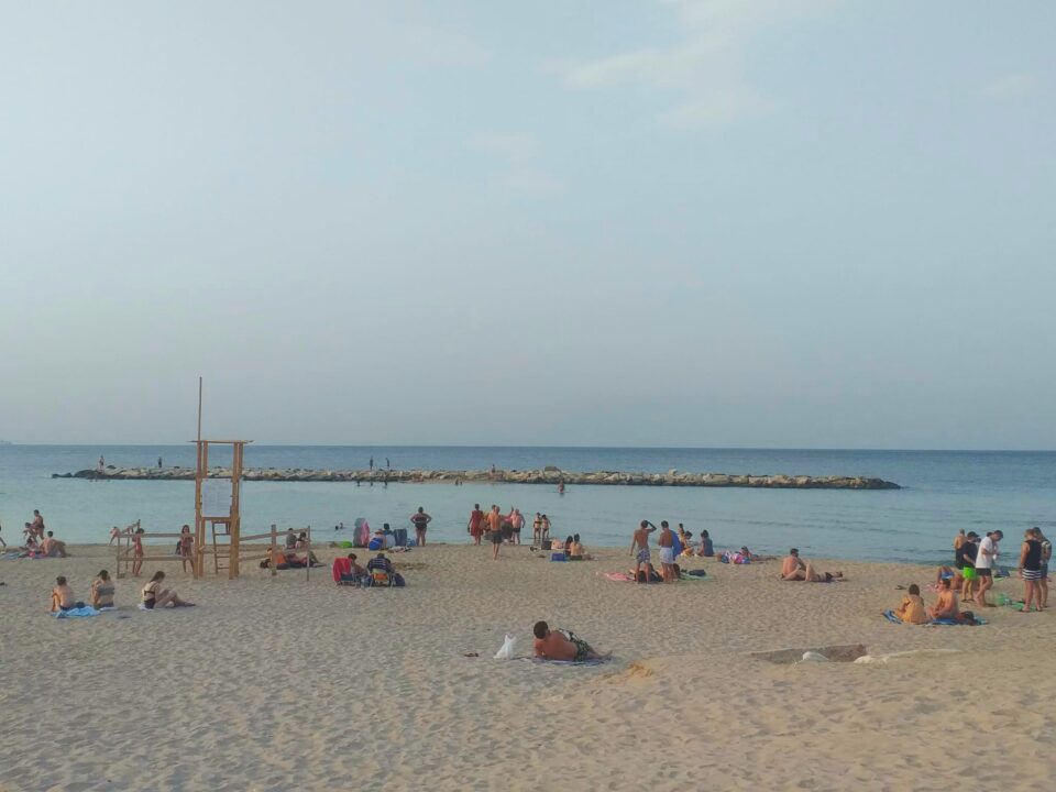 La copacabana di Bari: la spiaggia cittadina di "Pane e pomodoro" La copacabana di Bari: la spiaggia cittadina di "Pane e pomodoro"
