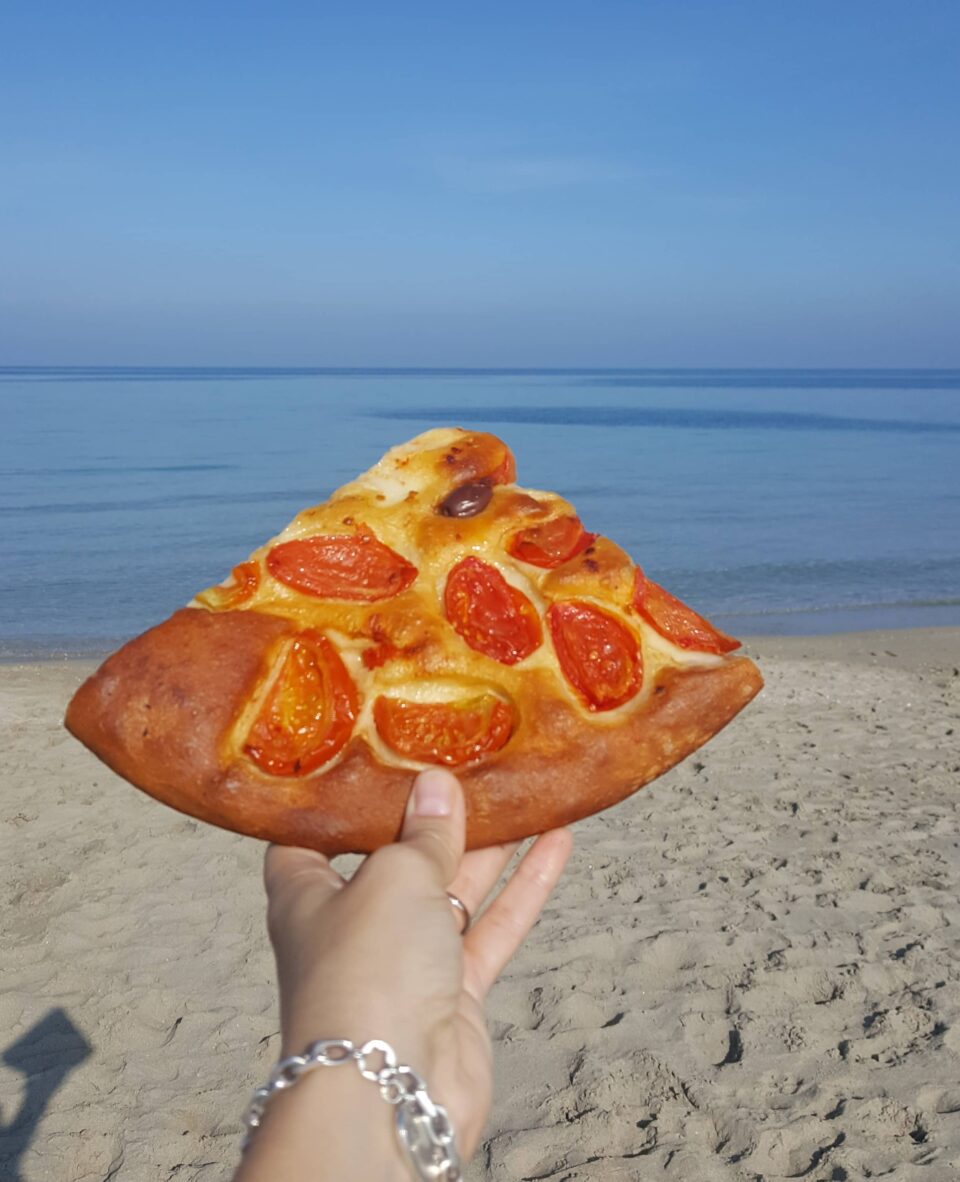 Croccante e gustosa, la focaccia è il cibo barese da asporto per eccellenza