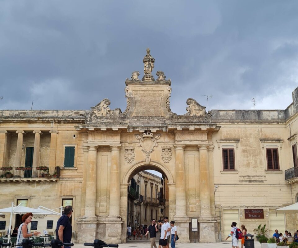 Porta Rudiae: uno dei punti di accesso pedonale al centro storico di Lecce.