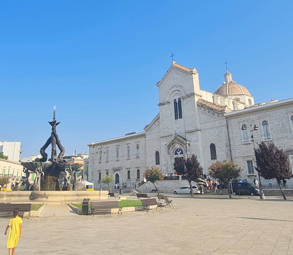 Piazza Vittorio Emanuele II: il complesso dei Domenicani e la fontana