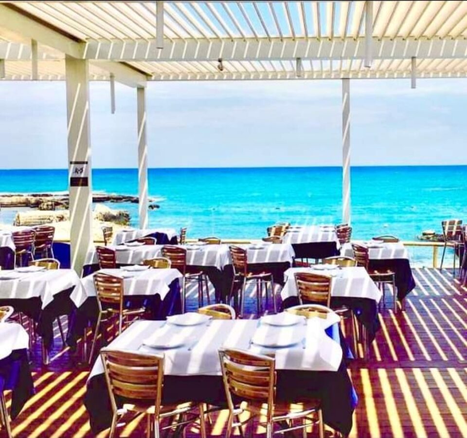 A dinner in front of the sea at La Veranda di Giselda (Credit: La Veranda di Giselda)