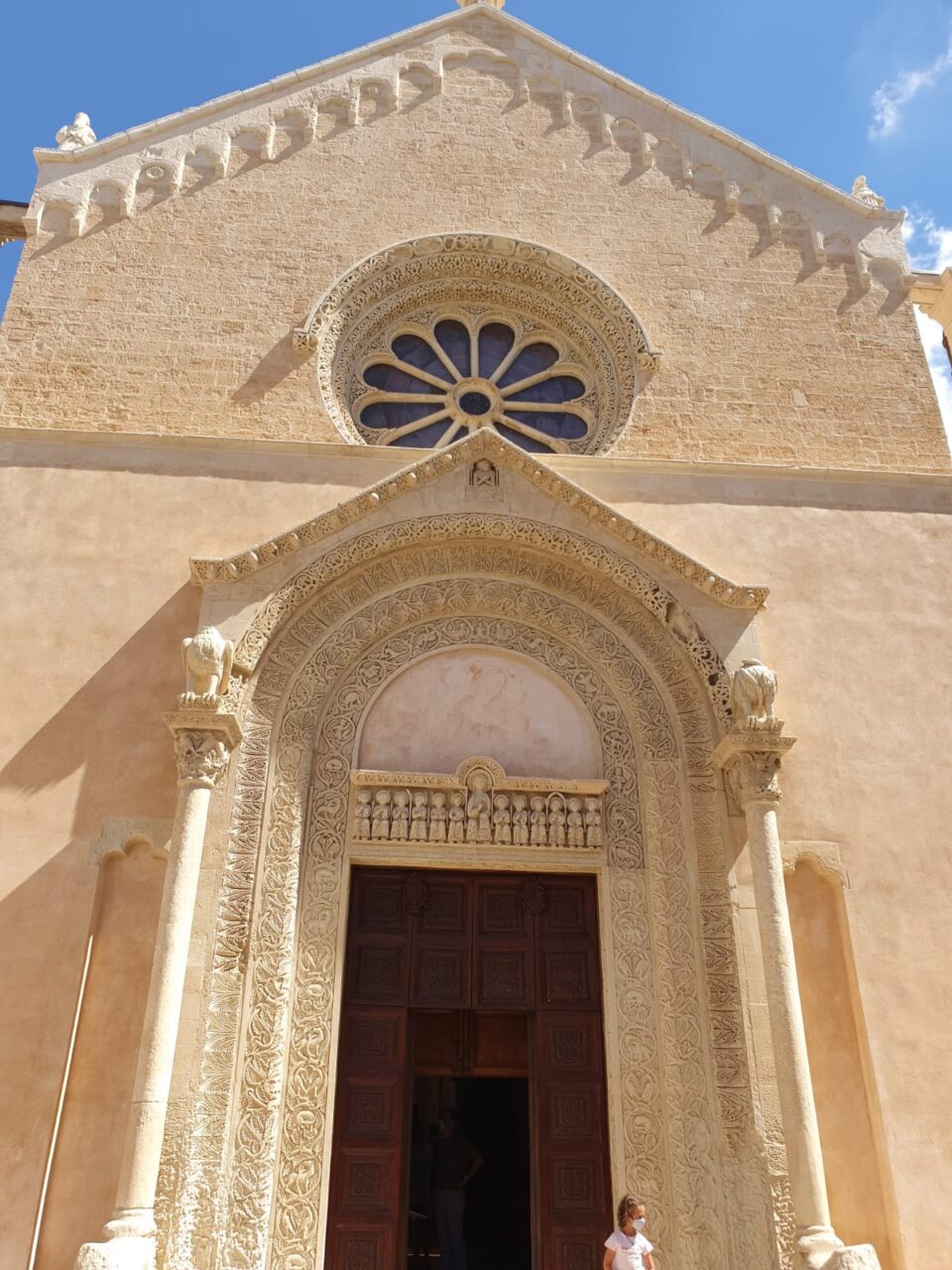 La stupenda facciata della Basilica di Santa Caterina