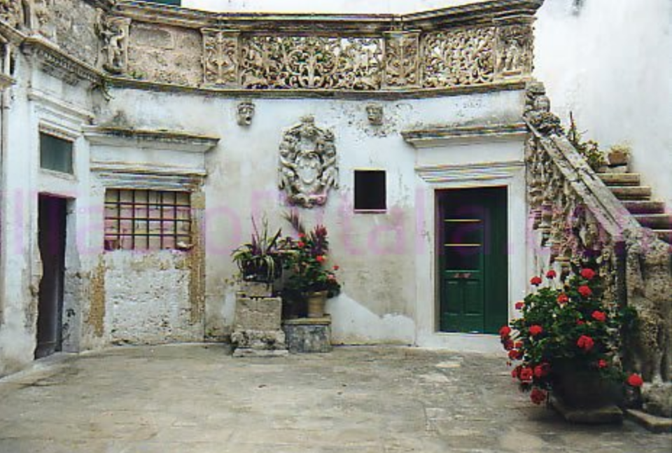 Corte Vinella: un esempio dell'architettura civile nel centro storico di Galatina