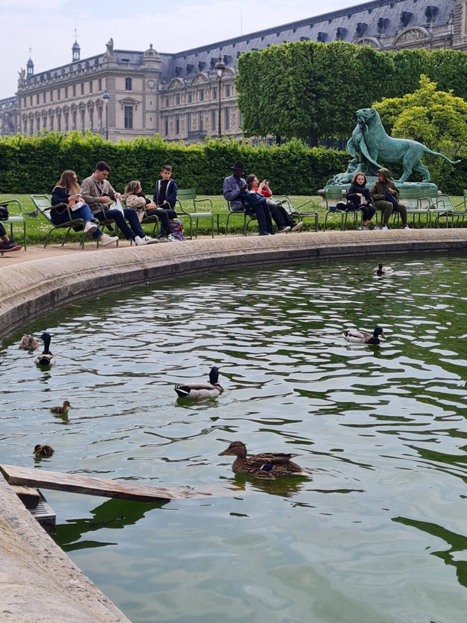 Relax coi bambini al Jardin de Tuileries di Parigi