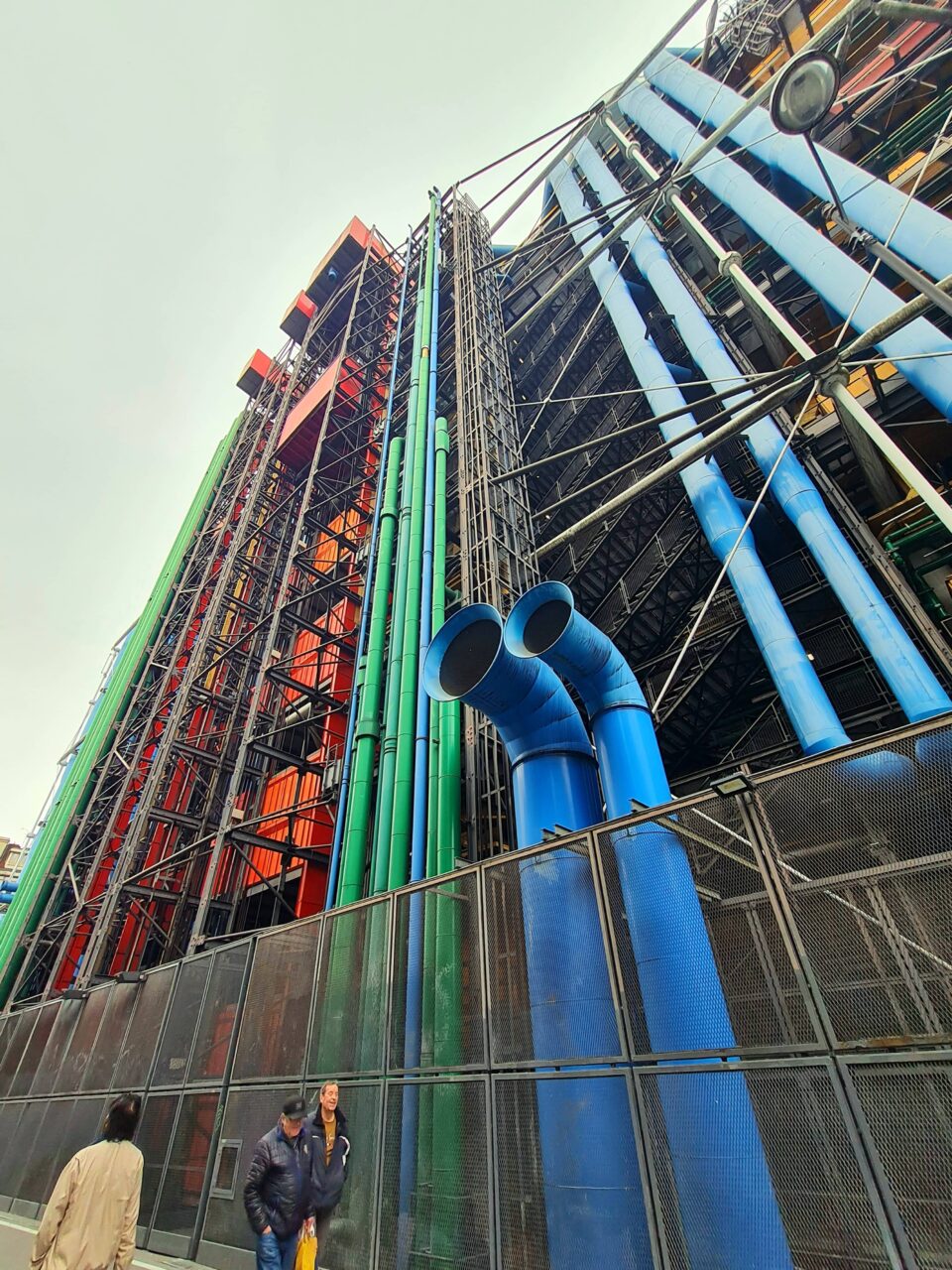 Ai bambini piacerà vedere anche solo dall'esterno l'architettura stramba e colorata del Centre Pompidour di Parigi.