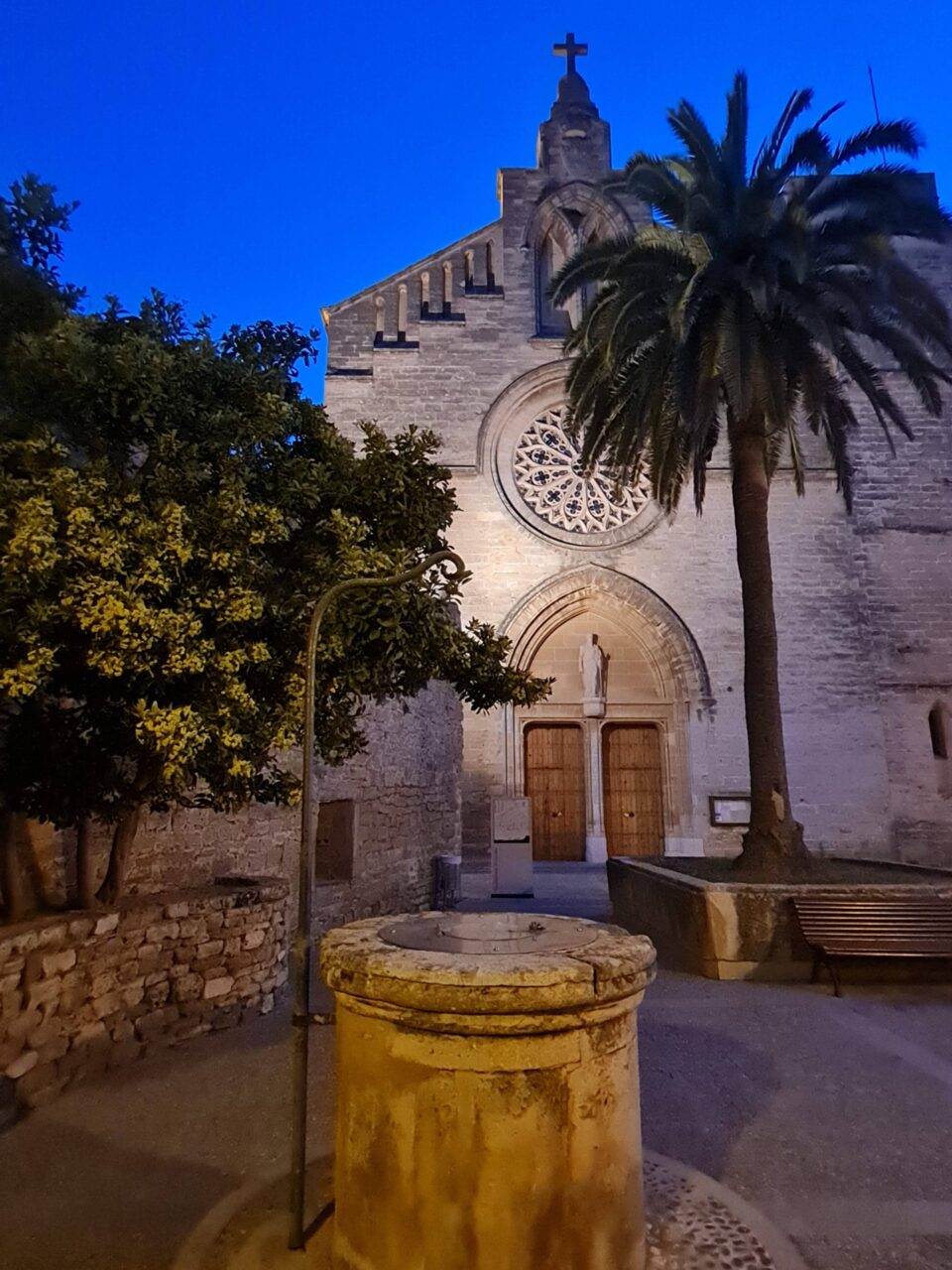 Almudia è un delizioso borgo medievale di Maiorca, circondato da palme