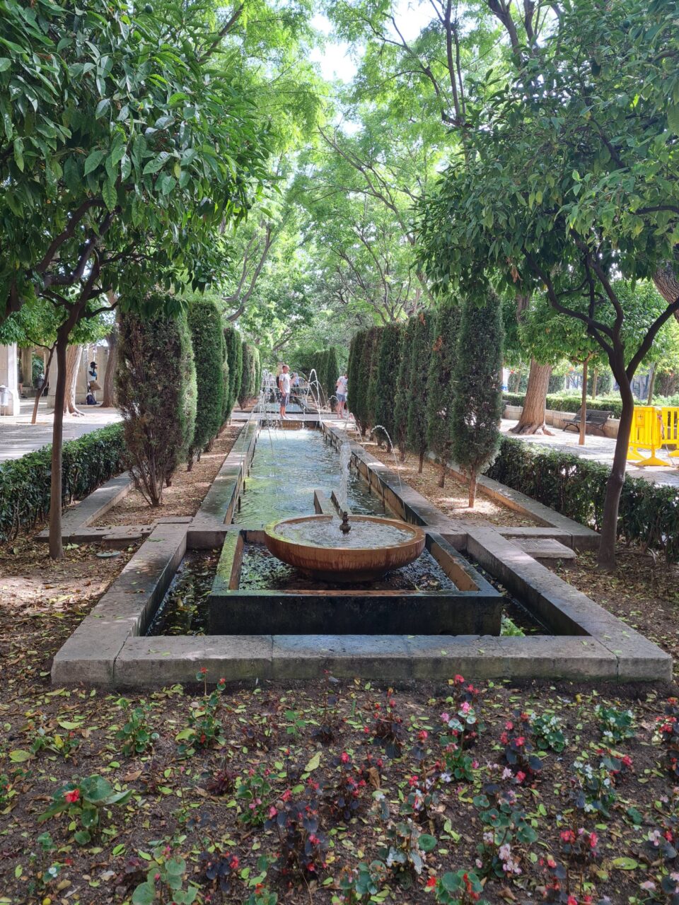 Suggestiva fontana araba nel giardino dell'Almudaina a Palma de Maiorca